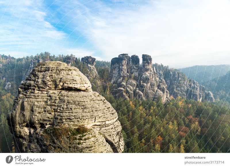 Elbsandsteingebirge, Blick von der Basteibrücke auf die Ganssteine Ferien & Urlaub & Reisen Tourismus Ausflug Berge u. Gebirge wandern Umwelt Natur Landschaft