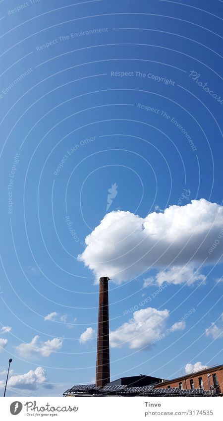 Wolkenfabrik Umwelt Himmel Klima Klimawandel Schönes Wetter Fabrik Schornstein Umweltverschmutzung Umweltschutz Illusion Fabrikschornstein Rauch Fabrikgebäude