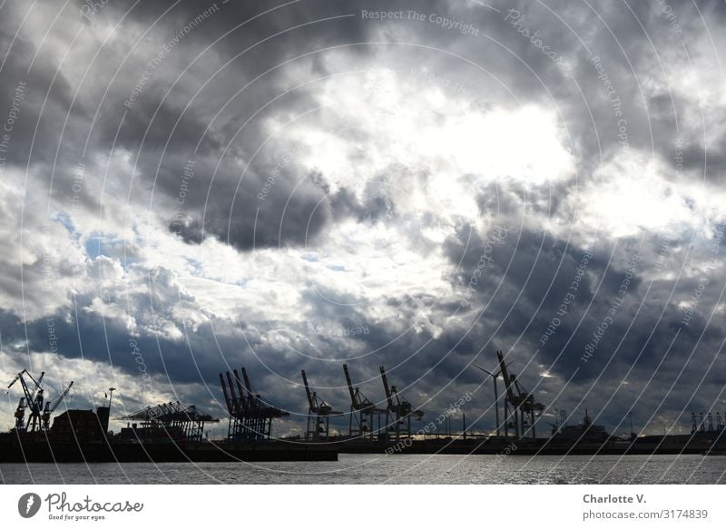 Dramatische Szenen über Hamburg II | UT HH19 Industrie Umwelt Urelemente Wasser Himmel Wolken Gewitterwolken schlechtes Wetter Unwetter Schifffahrt Hafen Kran