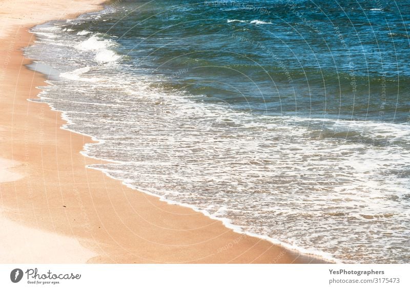 Hintergrund zum Strand. Wasserwellen und Sand. Sommerurlaub am Strand exotisch Erholung Ferien & Urlaub & Reisen Meer Wellen Natur Klimawandel Küste Nordsee