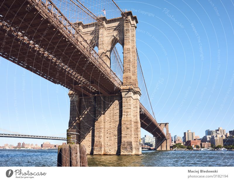 Brooklyn Bridge an einem sonnigen Tag, NYC. Ferien & Urlaub & Reisen Sightseeing Städtereise Sommer Himmel Fluss Stadt Brücke Architektur Sehenswürdigkeit