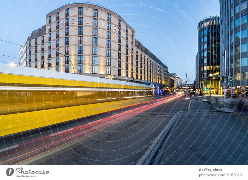 Berlin Friedrichstraße: Straßenbahn fährt vorüber Ferien & Urlaub & Reisen Tourismus Ausflug Abenteuer Sightseeing Städtereise Bauwerk Gebäude Architektur