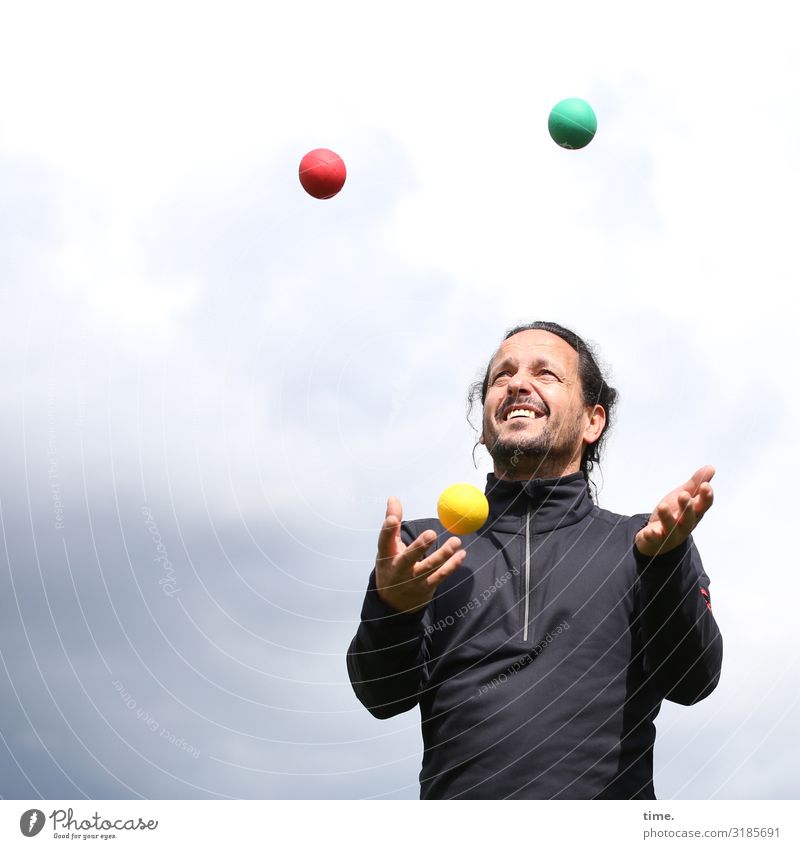 Systemischer Ansatz | Mann mit Jonglierbällen Fitness Sport-Training jonglieren Jongleur maskulin Erwachsene 1 Mensch Himmel Wolken Pullover brünett langhaarig