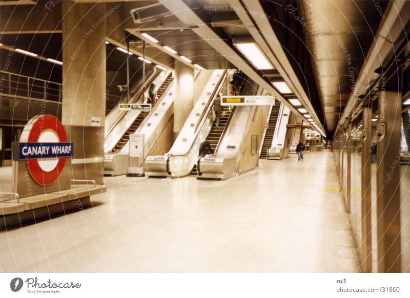 London Tube-3 Mobilität Rolltreppe Verkehr Bewegung Abstract Architektur