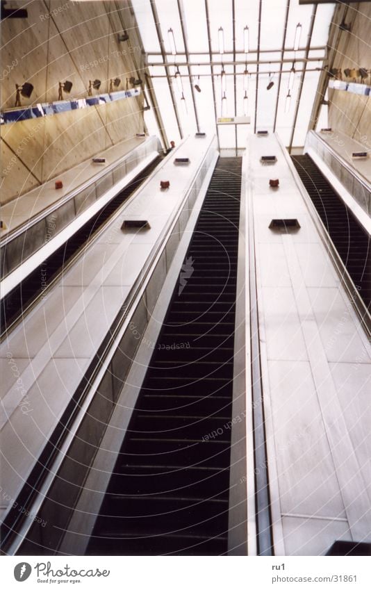 London Tube-4 Mobilität Rolltreppe Verkehr Bewegung Abstract Architektur
