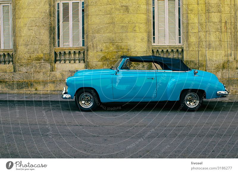 altes blaues Auto, Havanna -Kuba Lifestyle Leben Ferien & Urlaub & Reisen Tourismus Ausflug Insel Regen Verkehr Straße Fahrzeug PKW Taxi Oldtimer fahren