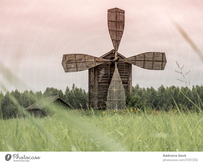 Inbetriebnahme einer alten hölzernen Windmühle in Finnland Holz Architektur ländlich Landschaft Wahrzeichen Bauernhof Europa Ferien & Urlaub & Reisen Gebäude
