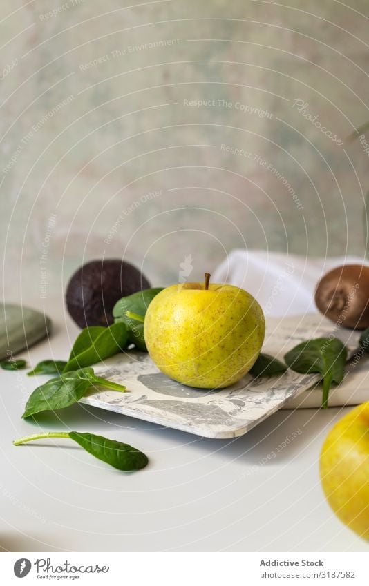 Frische Zutaten, Rezeptur von Green Smoothies. Milchshake Entzug Frucht Gemüse grün Apfel Stillleben Spinat Lebensmittel Aussicht Gesundheit Hintergrundbild