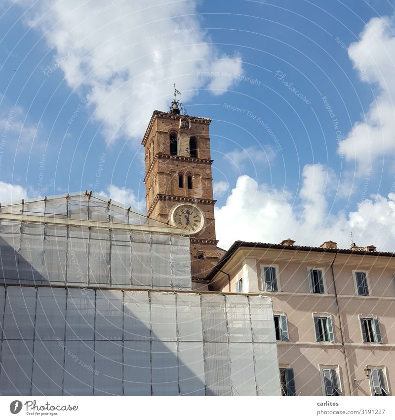 Rom | Alles neu ... Italien Altstadt Kirche Kirchturm Portal Gerüst Baugerüst Renovieren Modernisierung Sanieren verpackt Abdeckung Christo Jean Claude