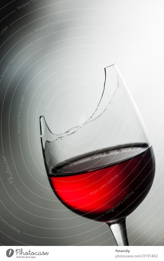 Upper part of broken wine glass with red wine Getränk Alkohol Wein Geschirr Glas Design trinken Kunst außergewöhnlich grau rot bedrohlich Idee Kreativität