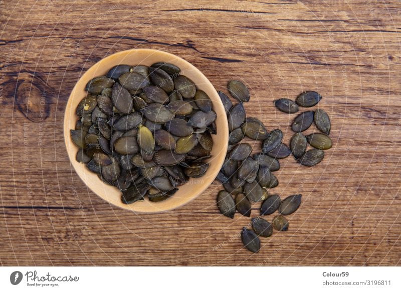 Kürbiskerne Lebensmittel genießen Snack Hintergrundbild kürbiskerne ernährung essen biologisch vegetarisch gesund würzig schüssel Farbfoto Studioaufnahme