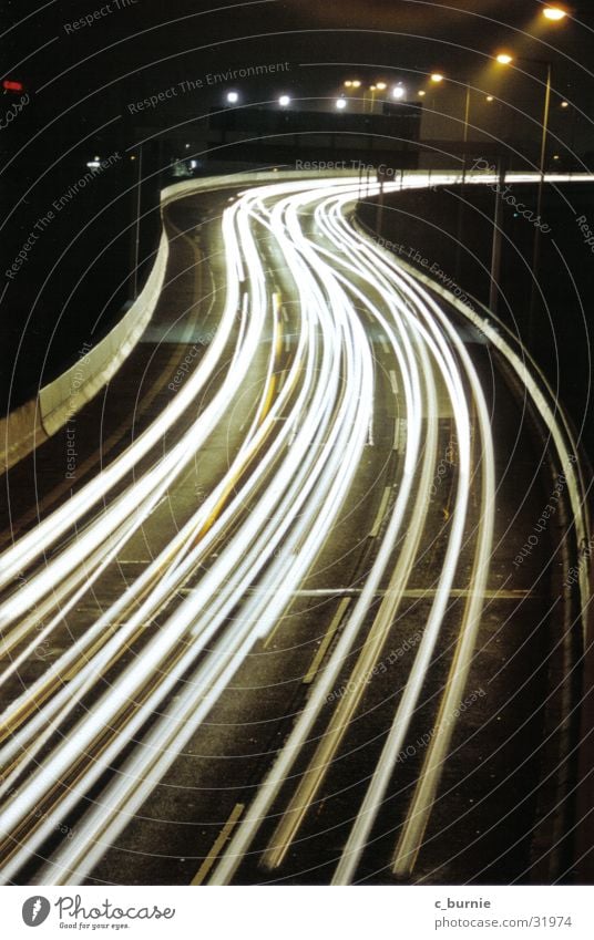 A 100 Nacht Autobahn Langzeitbelichtung Licht Straße Geschwindigtkeit