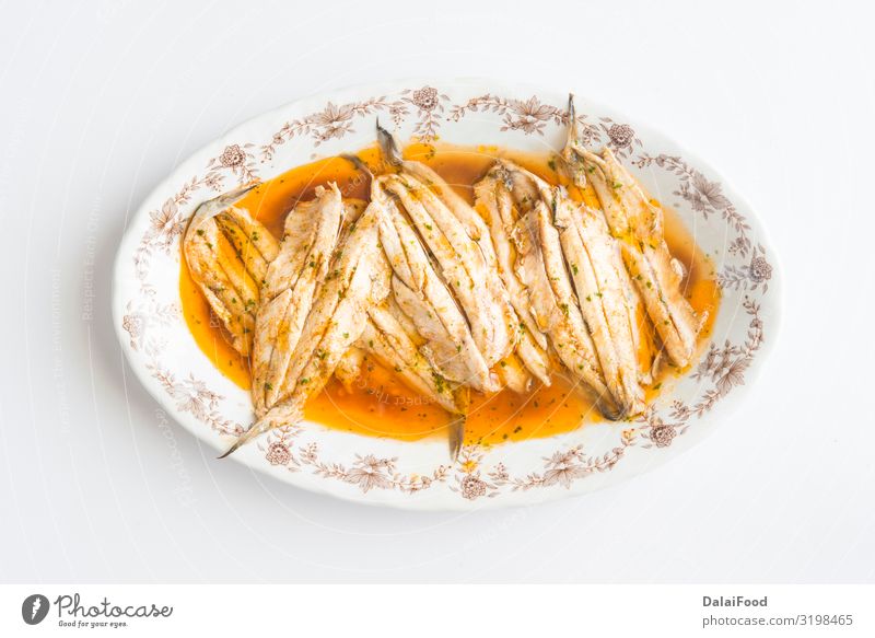 Sardinen mariniert typische gesunde Tapas aus Spanien Meeresfrüchte Mittagessen Abendessen Diät Teller Gastronomie frisch weiß Anchovis Amuse-Gueule aromatisch