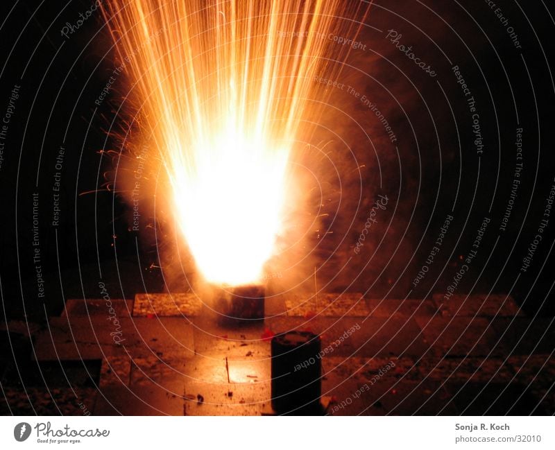 Silvester-Kracher Silvester u. Neujahr Explosion Physik Licht Knall obskur Feuerwerk Wärme Brand