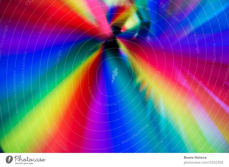 Windrad mit Langzeitbelichtung: wenn die Zeit (fast) stehenbleibt Windrad. Himmel Winrad Farbe Spektrum mehrfarbig Außenaufnahme Muster Kunst Bewegung