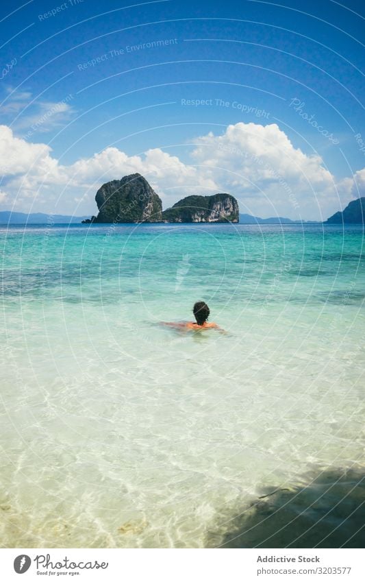 Reisende schwimmen in türkisfarbenem Ozeanwasser Ferien & Urlaub & Reisen Im Wasser treiben Paradies Strand Thailand Erholung anschaulich Lagune ruhig tropisch