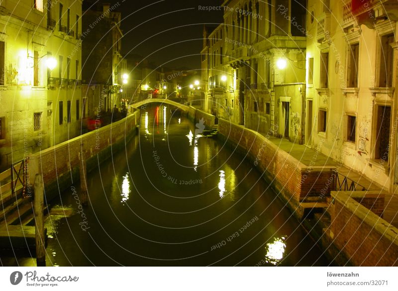 Venedig Italien Nacht Licht Langzeitbelichtung März Europa Wasser Kanal Nachtaufnahme Kunstlicht Zentralperspektive geradeaus historisch Historische Bauten alt
