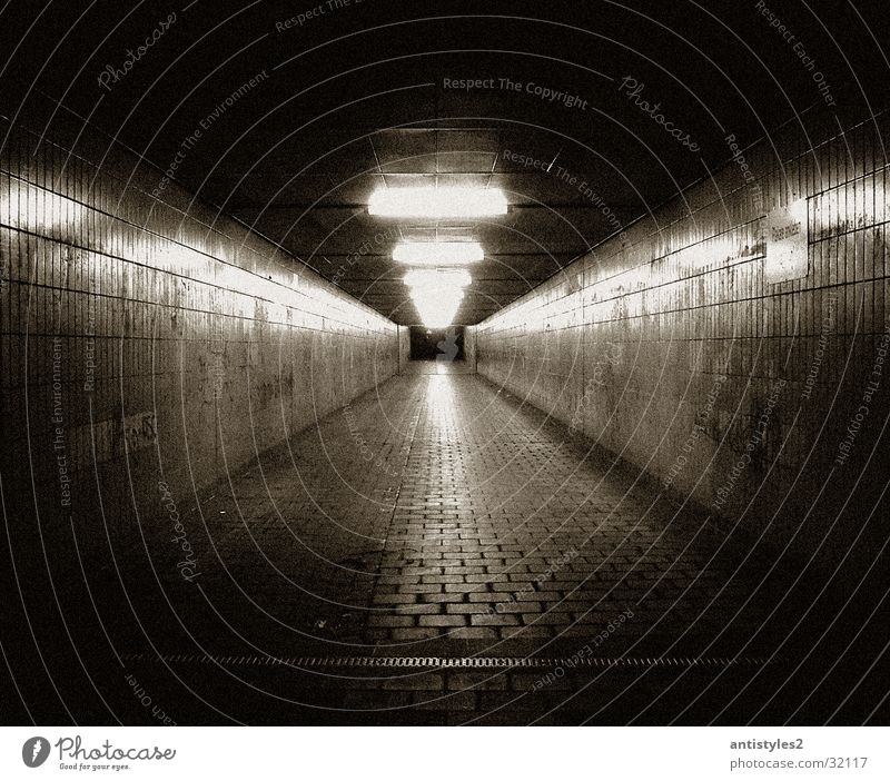 Tunnel Reflexion & Spiegelung Licht Architektur Ende Wege & Pfade
