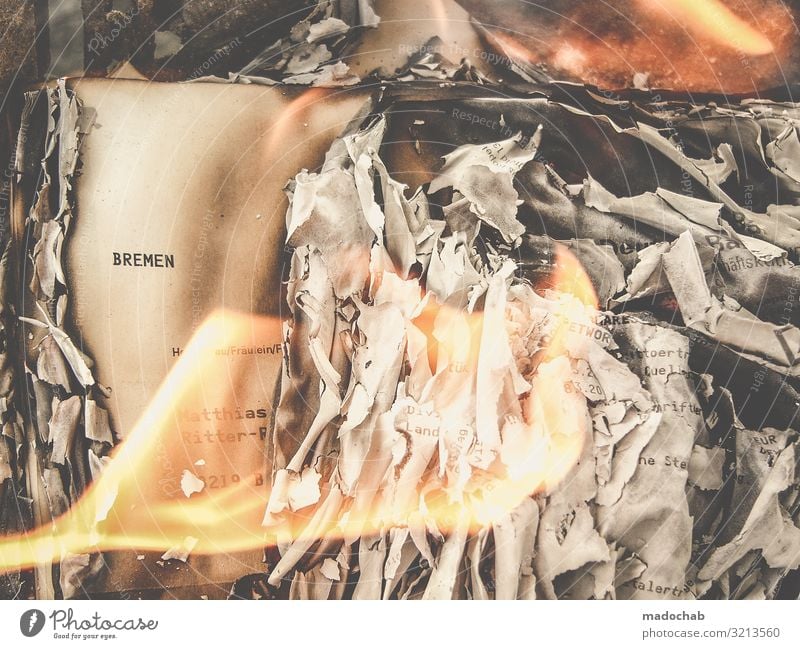 Burn after reading - Feuer Flammen Zerstörung Literatur Verlust Medien Printmedien Zeitung Zeitschrift Buch lesen Zeichen Schriftzeichen Warmherzigkeit