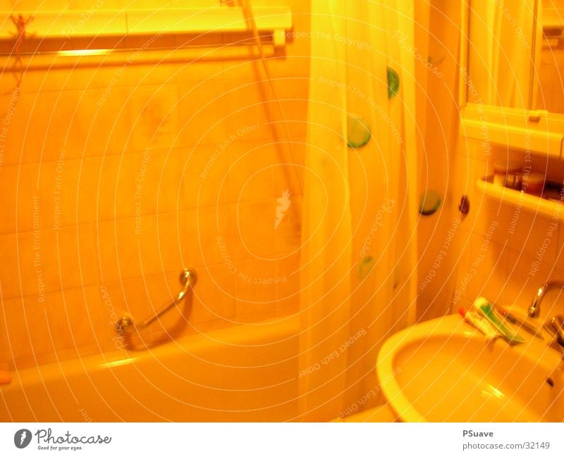 bathrooom Bad Badewanne gelb Duschvorhang Häusliches Leben