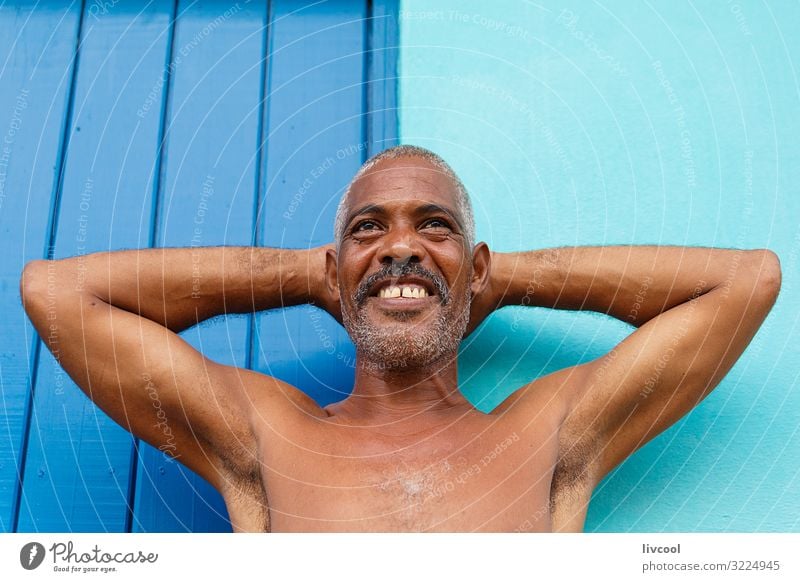 attraktiver reifer Kubaner in den Straßen von Trinidad, Kuba Lifestyle Glück Leben Insel Mensch maskulin Mann Erwachsene Haut Kopf Gesicht Auge Ohr Nase Mund
