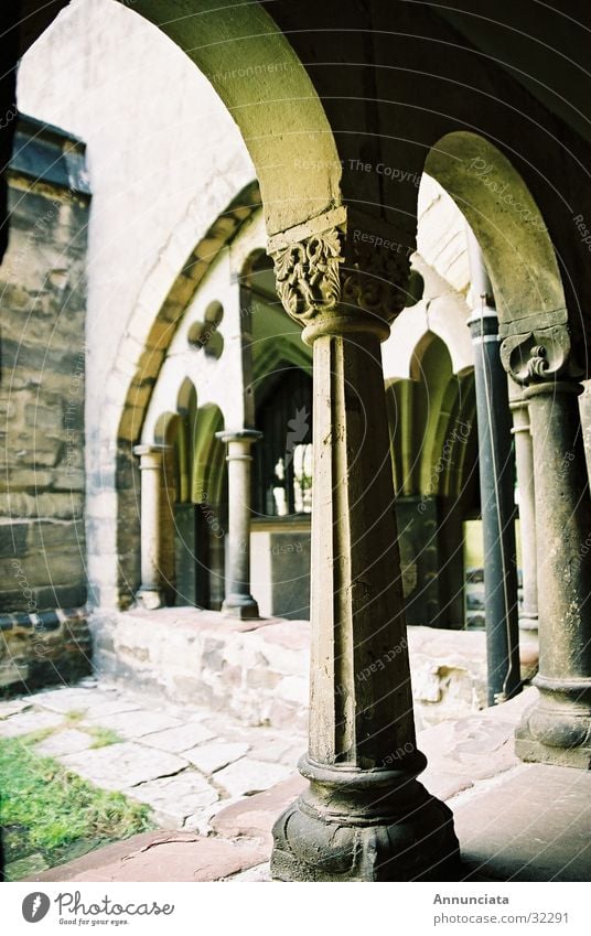 Kloster Gotteshäuser Arkaden Mittelalter Säule Religion & Glaube Architektur