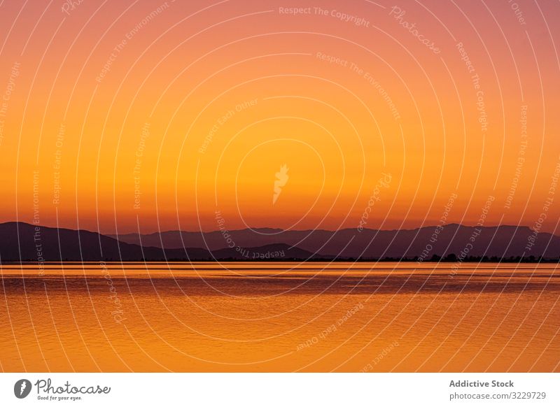 Sonnenuntergang mit Reflexionen im Wasser Katalonien Spanien ebro-delta mediterran idyllisch Sonnenuntergang Wasserspiegelung Paradies Sonnenstrahlen reisen