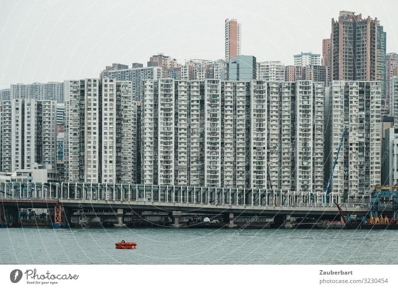 Hochhauser In Hongkong Vom Hafen Aus Gesehen Ein Lizenzfreies Stock Foto Von Photocase