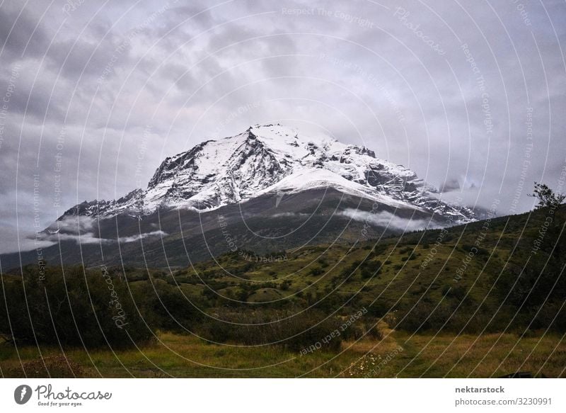 Torres del Paine Berg und bedeckter Himmel Schnee Berge u. Gebirge Umwelt Natur Landschaft Wolken Wetter Ferien & Urlaub & Reisen Kordilleren Paine