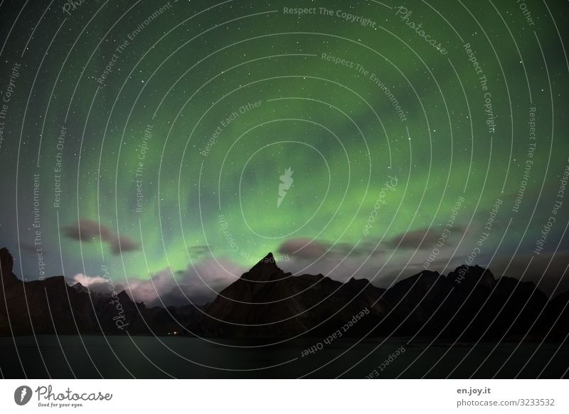 Sonnenenergie Ferien & Urlaub & Reisen Natur Landschaft Nachthimmel Stern Nordlicht Berge u. Gebirge Fjord Reine Lofoten Norwegen Skandinavien leuchten