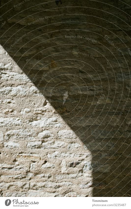 Eckiger Schatten Mauer Wand Steine Fugen grob hell Ecke dunkel Licht hell dunkel kontrast Gebäude