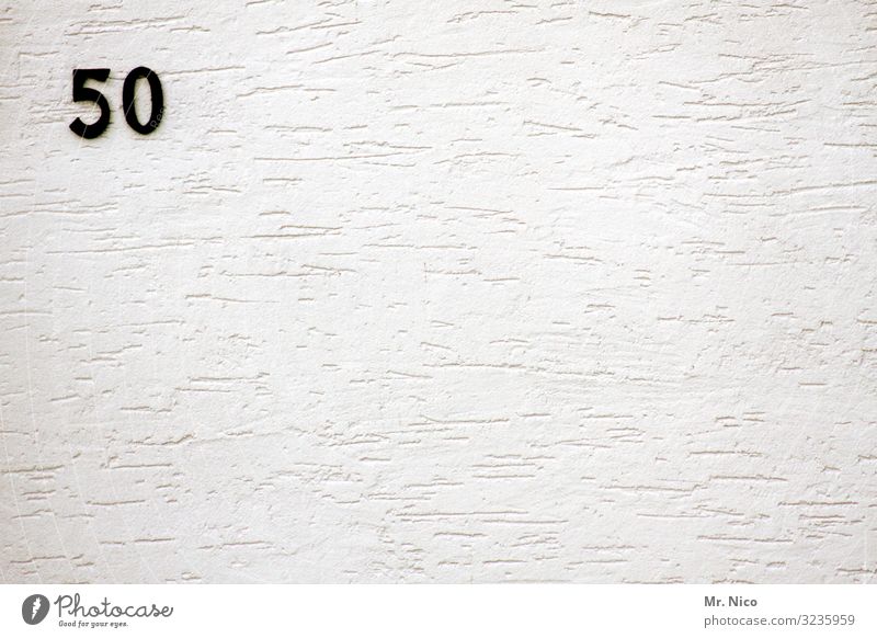 fuchzg Mauer Wand Fassade Zeichen Ziffern & Zahlen Schilder & Markierungen schwarz weiß 50 Hausnummer Jubiläum Putzfassade Geburtstag Fünfziger Jahre fuffzig