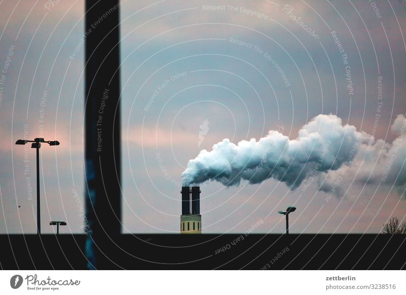 CO2 again Schornstein Rauch Abgas Wasserdampf Umweltschutz Umweltverschmutzung Kohlendioxid Fabrik Industrie Himmel Himmel (Jenseits) Berlin Dunst Nebel Herbst