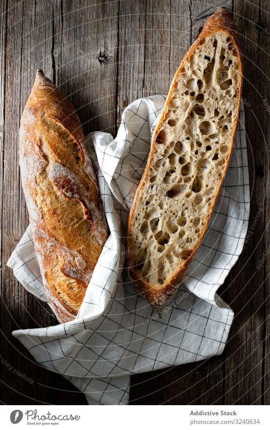 Frische Baguettes auf kariertem Handtuch Brot Lebensmittel frisch selbstgemacht lecker geschmackvoll Bäckerei Feinschmecker Französisch Küche Sauerteig gebacken