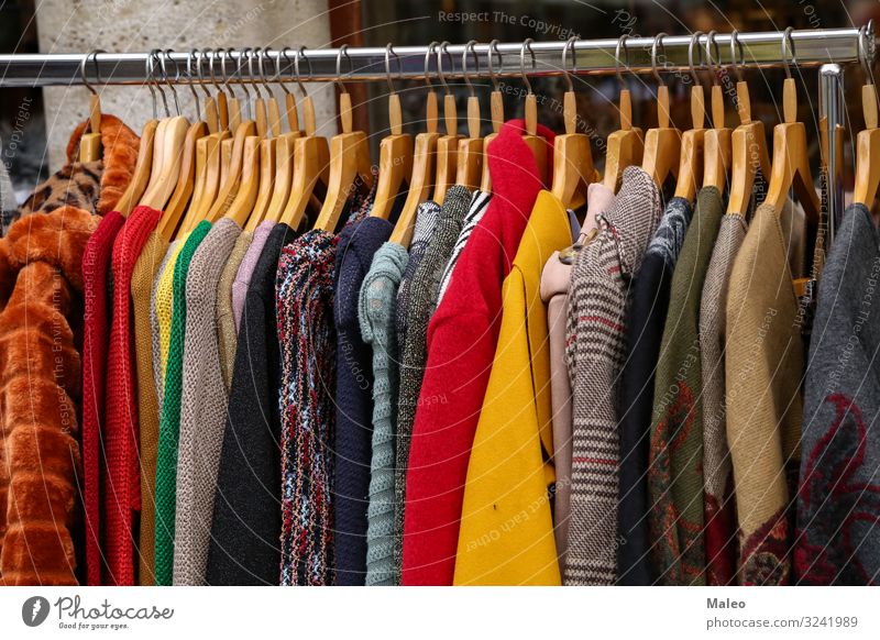 Verschiedenes Herbst- und Winterbekleidung steht zum Verkauf Mode verkaufen Bekleidung Kleid Wärme tragen Wolle mehrfarbig Stil stricken Saison Pullover Bonus