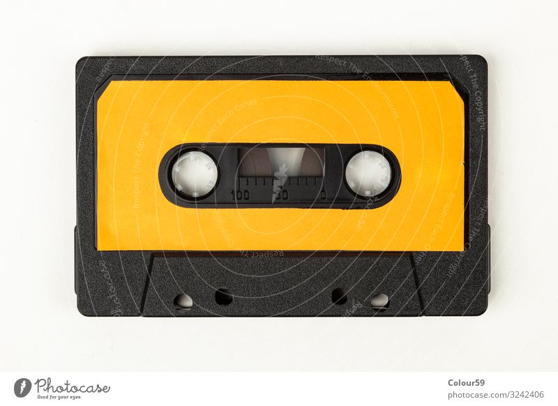 Musikkassette Tonband musikkassette audiokassette Kunststoff retro orange Audio 80s Disco Hintergrundbild label vintage analog Farbfoto Studioaufnahme