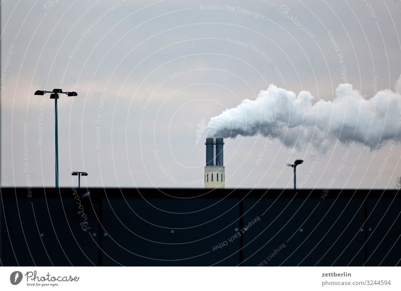 Kraftwerk Schornstein Rauch Abgas Wasserdampf Umweltschutz Umweltverschmutzung Kohlendioxid Fabrik Industrie Himmel Himmel (Jenseits) Berlin Nebel Dunst Herbst