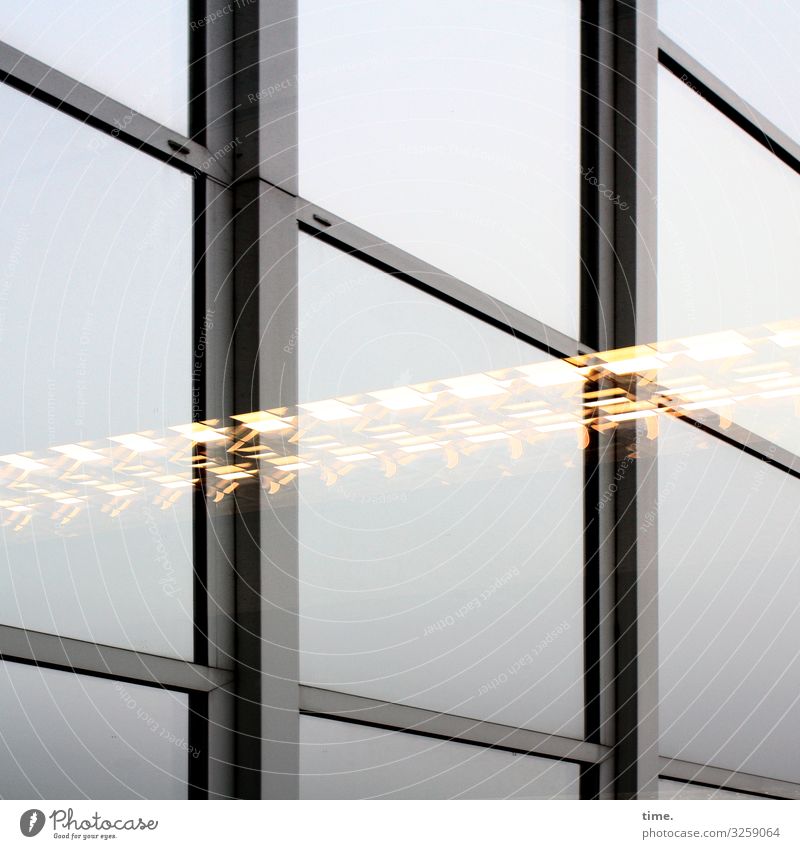 Lichtspielhaus himmel verbindung fassade fenster reflektion tageslicht kunstlicht spiegelung metall fensterrahmen skurril diagonal Lichterscheinung lichteffekt