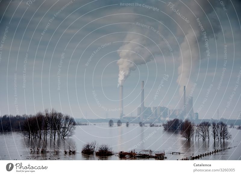 Actio - Reactio; Kohlekraftwerk im Hintergrund einer Überschwemmten Landschaft Technik & Technologie Energiewirtschaft Industrie Umwelt Urelemente Wasser Himmel