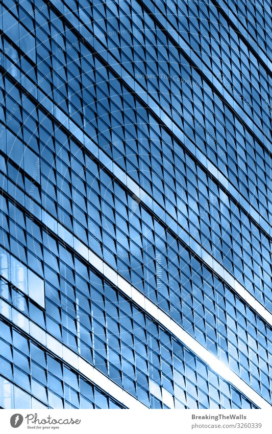 Modernes Geschäftshaus Bürogebäude blaue Glasfenster Baustelle Geldinstitut Business Stadt Stadtzentrum Hochhaus Bankgebäude Bauwerk Gebäude Architektur Fassade