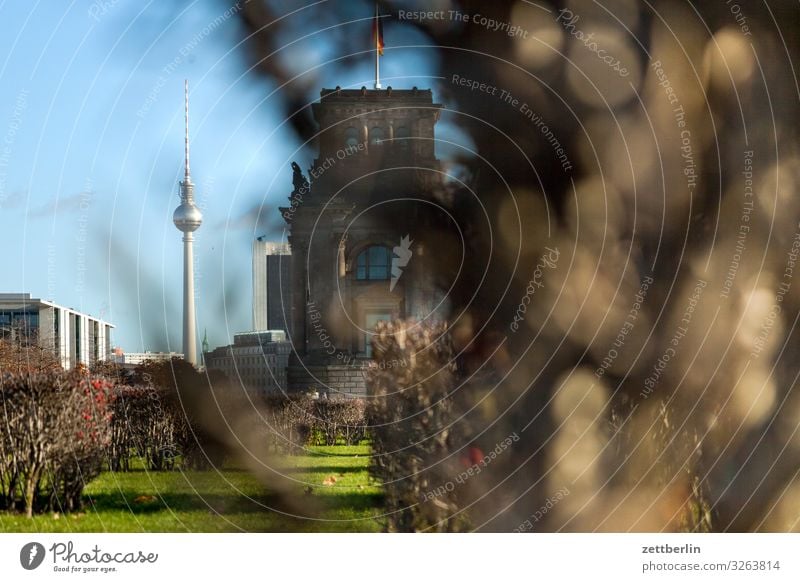 Fernsehturm mit Textfreiraum Architektur Berlin Deutscher Bundestag Deutschland Hauptstadt Parlament Regierung Regierungssitz Regierungspalast Spree Spreebogen