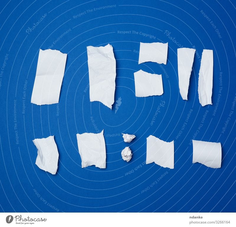 Satz verschiedener Stücke zerrissenen weißen, zerknitterten Papiers Design Dekoration & Verzierung Handwerk Sammlung alt schreiben dreckig retro Sauberkeit blau