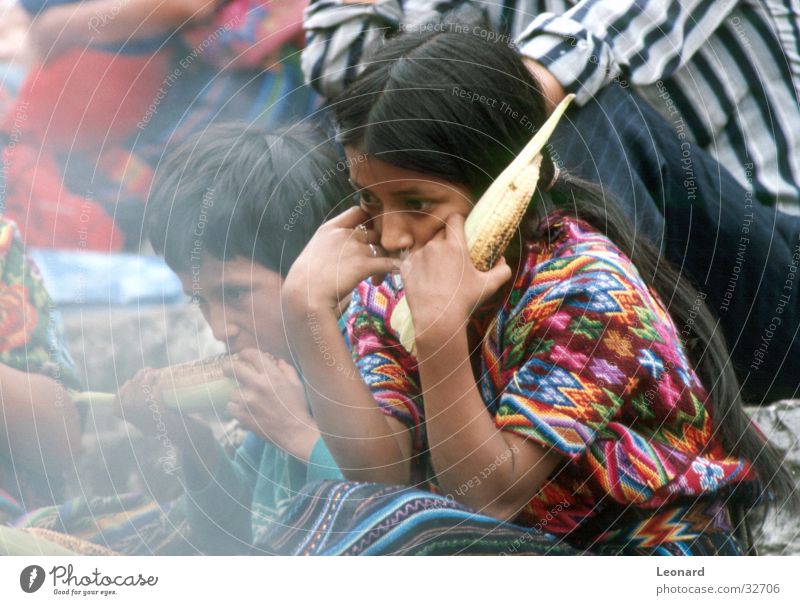 Guatemalan Kinder Mädchen Junge Menschengruppe Farbe Rauch Mais Ernährung Südamerika woman child corn smoke latin america