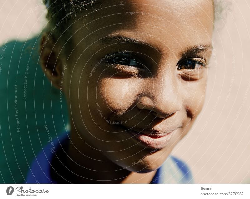 lächelndes hübsches Mädchen, Kuba Lifestyle Stil schön Leben Spielen Ferien & Urlaub & Reisen Ausflug Insel Kind Mensch feminin Kindheit Kopf Gesicht Auge Ohr