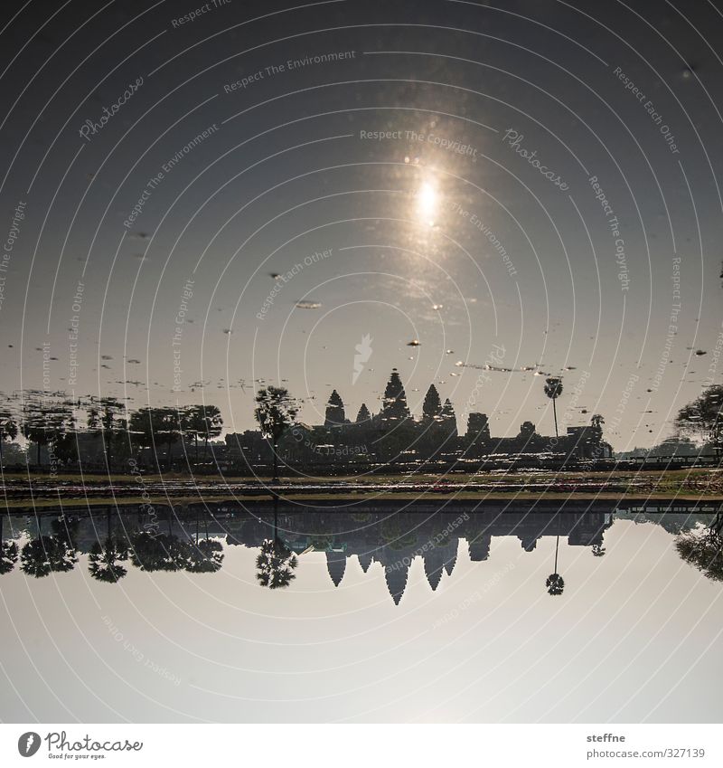 Anlage mit Hunderttausend Wat Sonnenaufgang Sonnenuntergang Schönes Wetter Palme Teich Angkor Wat Kambodscha Asien Südostasien Menschenleer Sehenswürdigkeit