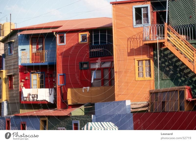 Farben an Barrio Boca, Buenos Aires Haus Völker Ethnologie Bauwerk Häuserzeile Architektur völkisch Treppe latinamerika argentina street color folk window