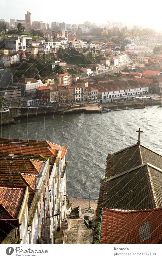 Wunderschöne Landschaft von Porto (Portugal), Blick auf den Douro-Fluss. Leben harmonisch Erholung ruhig Ferien & Urlaub & Reisen Tourismus Ausflug Freiheit