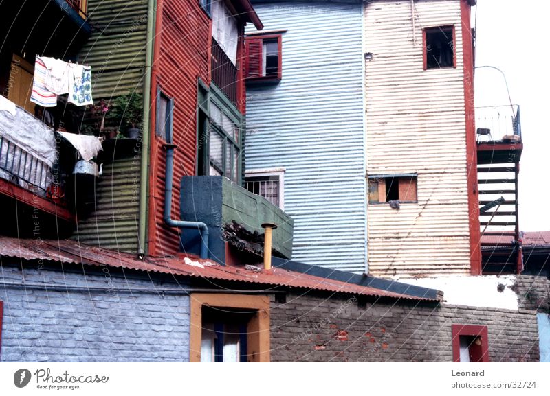 Farben an Barrio Boca, Buenos Aires, 2 Haus Völker Ethnologie Bauwerk Häuserzeile Architektur völkisch Treppe latinamerika argentina street color folk window