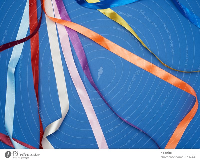 viele mehrfarbige Seidenbänder Design Dekoration & Verzierung Feste & Feiern Geburtstag Werkzeug Stoff Linie Schnur glänzend blau gelb grün rot Farbe Jahrestag