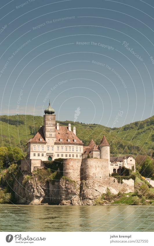 Schloss Schönbühel Wolkenloser Himmel Fluss Donau Wachau Burg oder Schloss Sehenswürdigkeit Schloß Schönbühel Schifffahrt Binnenschifffahrt Passagierschiff